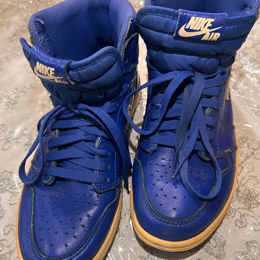 Blue Nike Air Jordans Size 7.5 - Picture 2 of 3